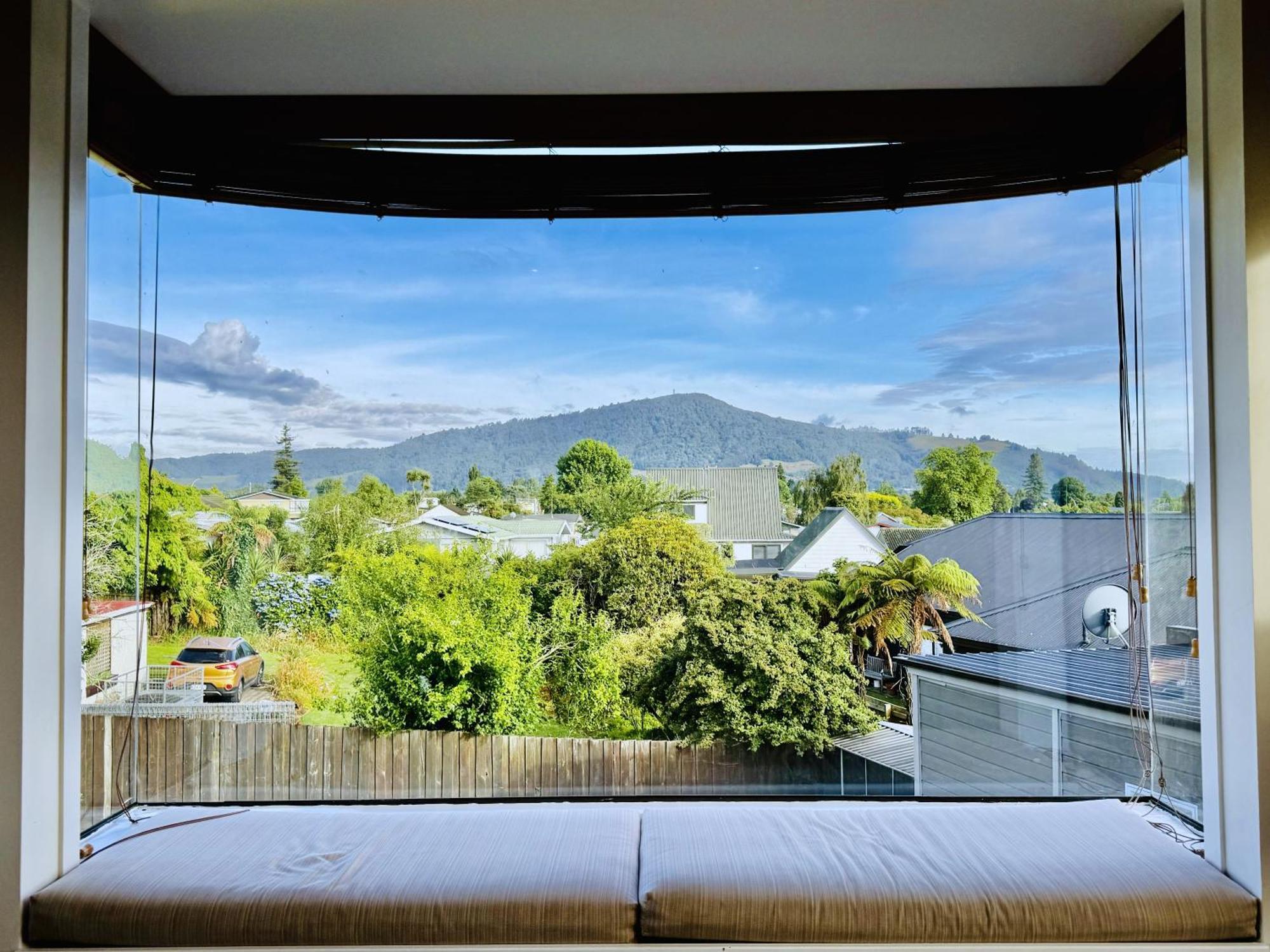 Spacious Retreat With Mountain View Vila Rotorua Exterior foto